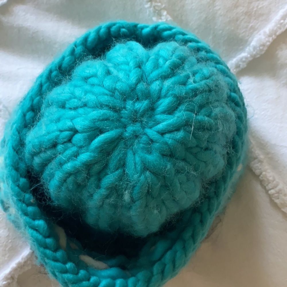 Eugenia Kim knit hat w/ sunglass design. NWOT - Picture 4 of 4